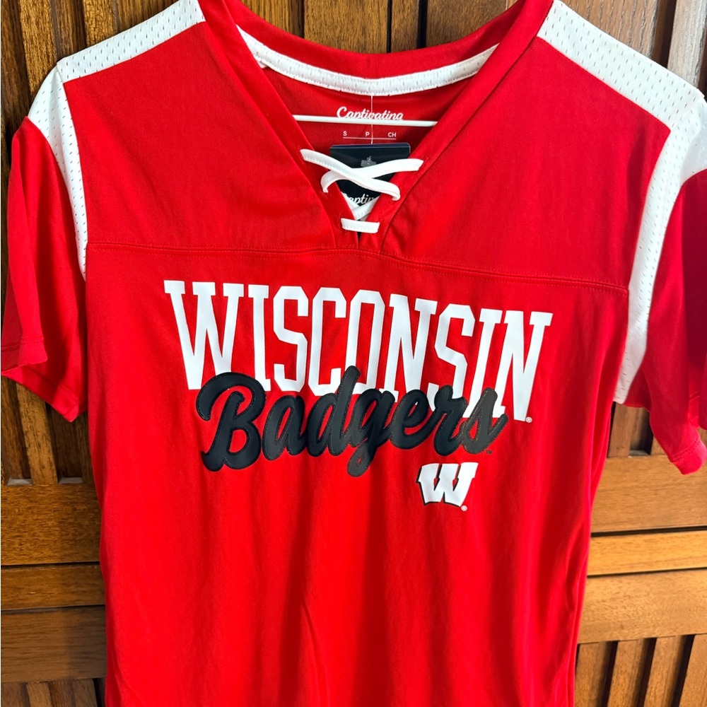 Women’s Wisconsin Badgers Red Lace-Up Tee Size Small